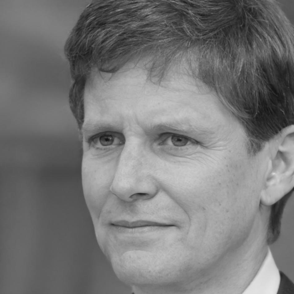 Константинос Папалексиу - финансовый консультант